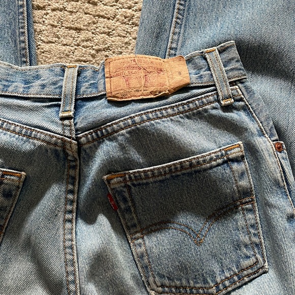 True vintage Levi’s jeans - Picture 10 of 13